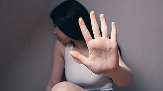 Sexualisierte Gewalt, häusliche Gewalt & digitaler Missbrauch: Wichtige Hilfestellen