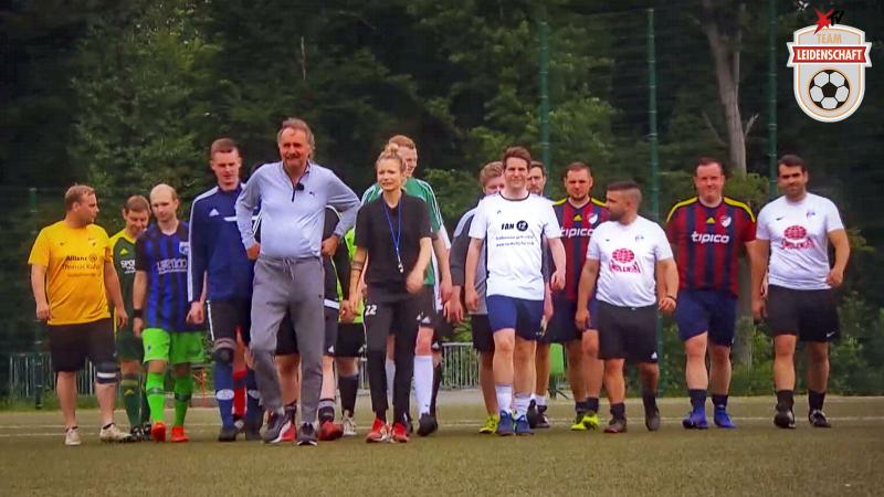 Trainer-Legende Peter Neururer coacht die schlechtesten Fußballer Deutschlands